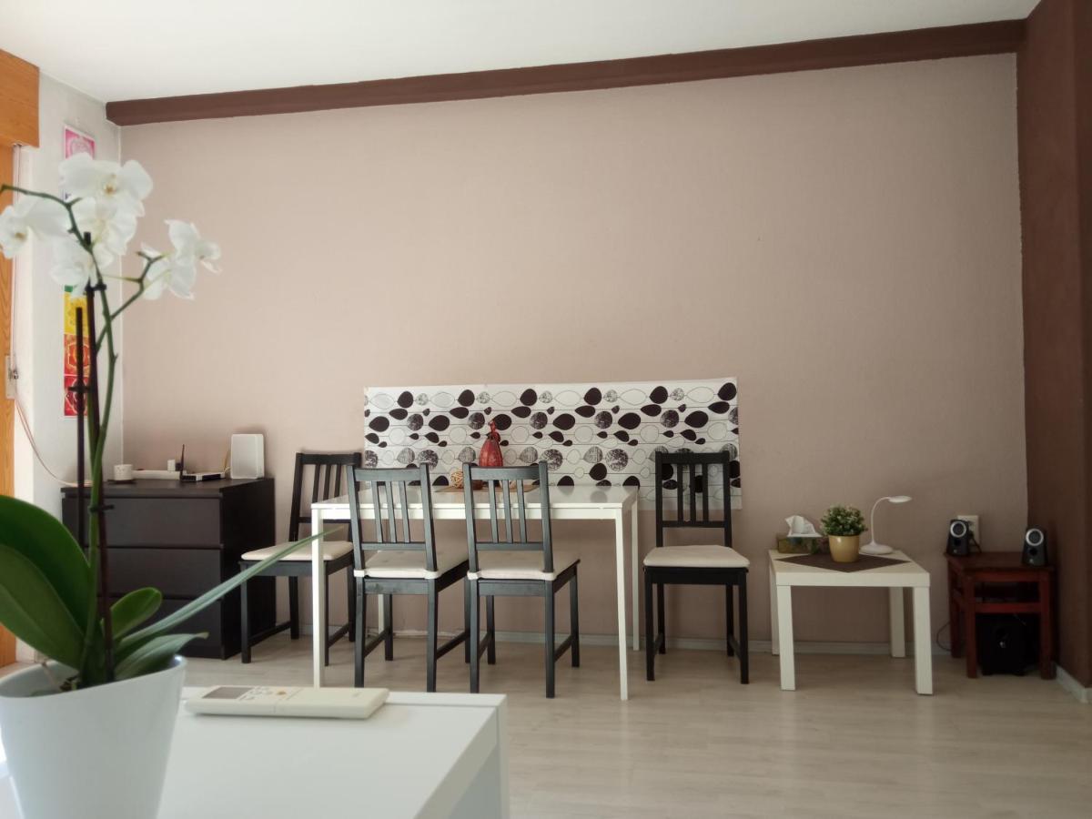 Free Parking, Balcony, Near To Park Gazde/Camere de închiriat *