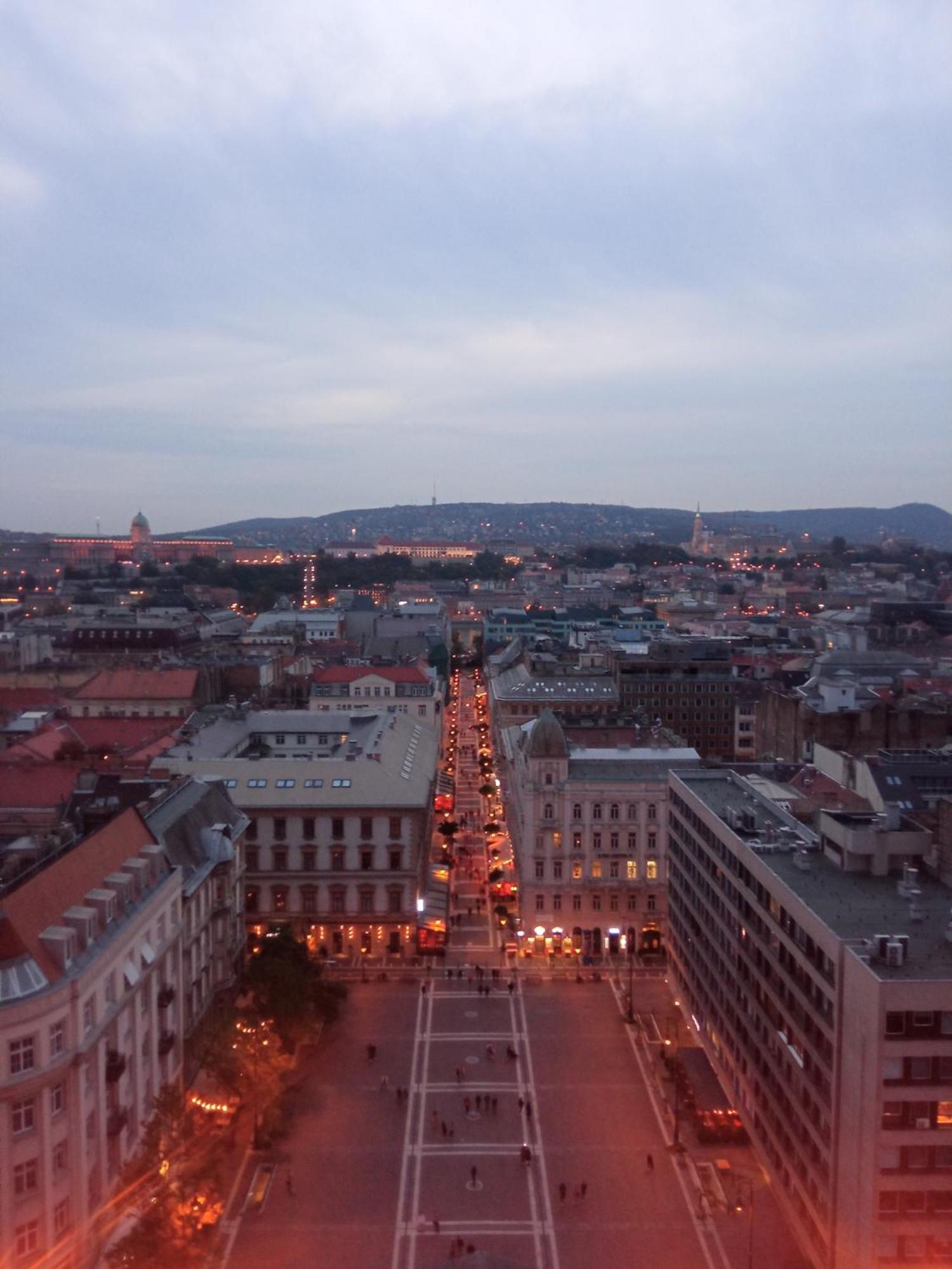 Free Parking, Balcony, Near To Park Gazde/Camere de închiriat *