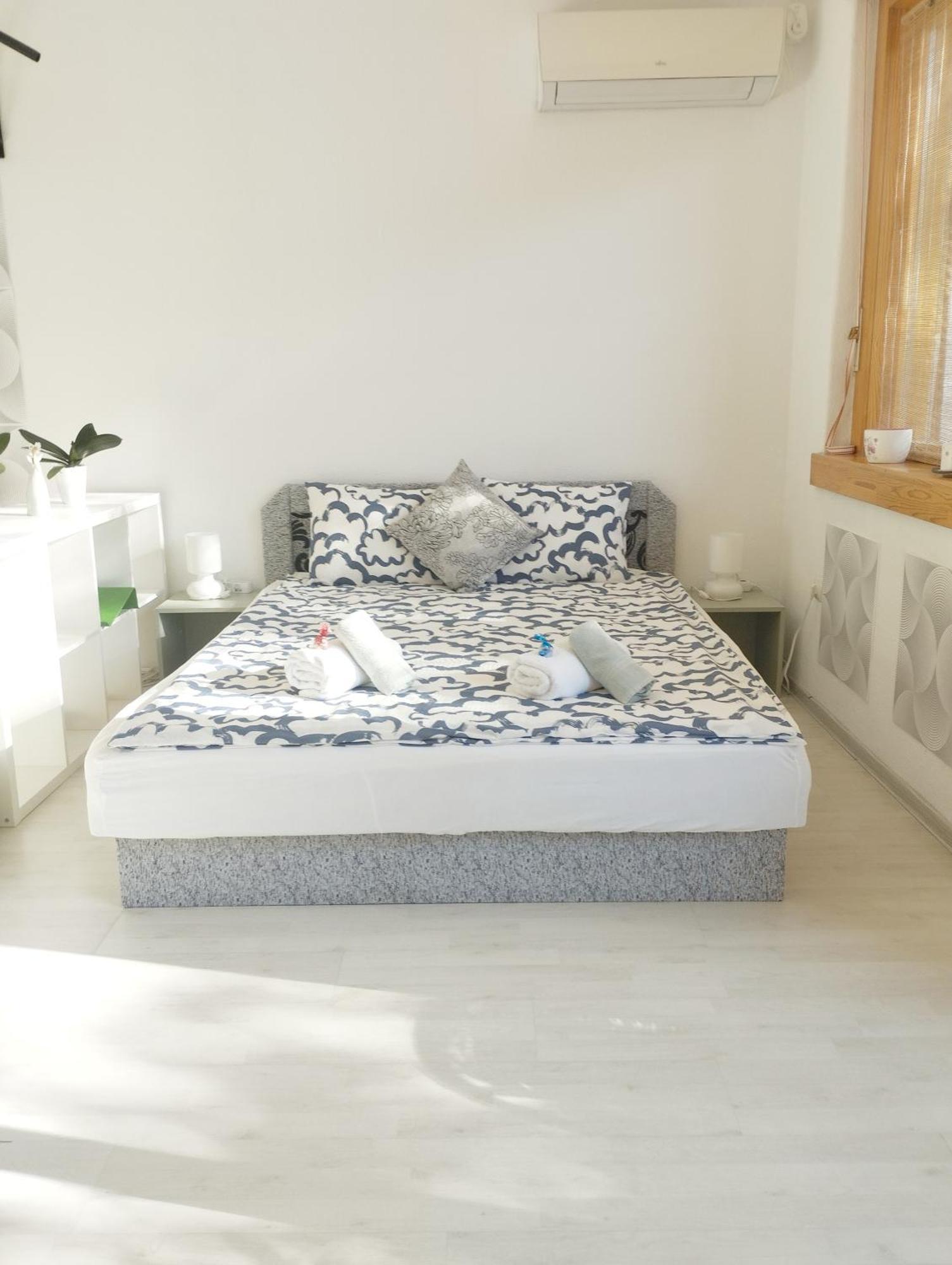 Free Parking, Balcony, Near To Park Gazde/Camere de închiriat *