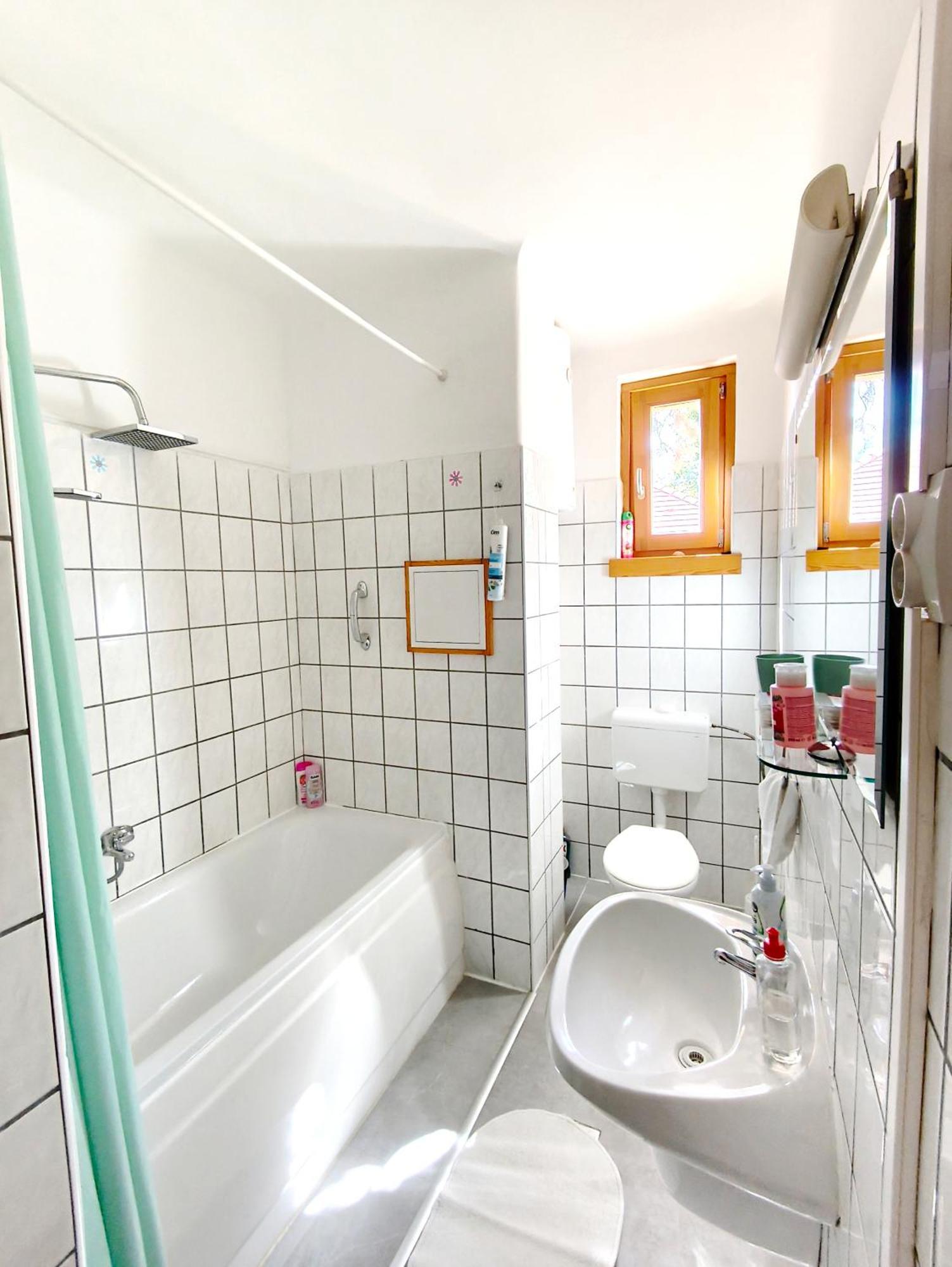 Free Parking, Balcony, Near To Park Gazde/Camere de închiriat *